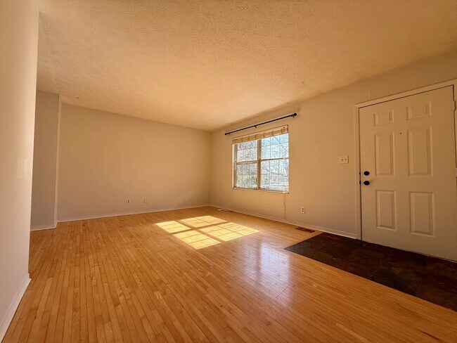 Foto del edificio - 3811 S Westmont Ave