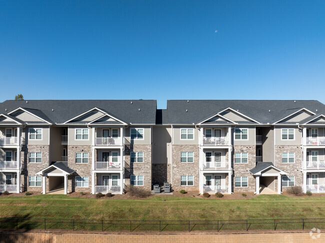 Building Photo - Peaks of Oakwood