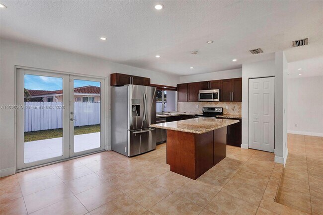 Building Photo - 20655 Highland Lakes Blvd