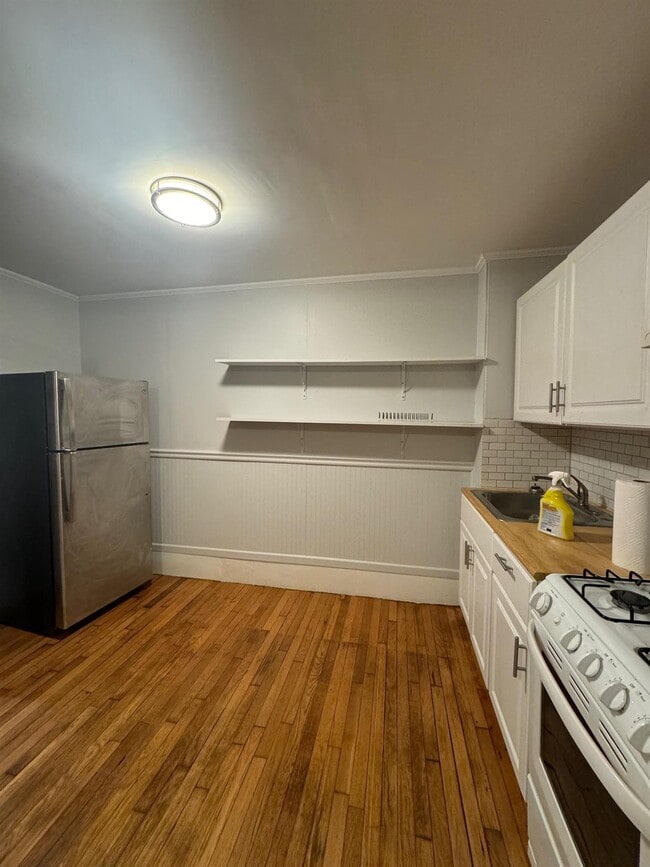 Building Photo - 280 Walden St