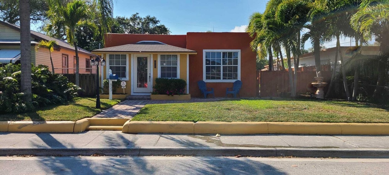 527 N D St, Lake Worth, FL 33460 House for Rent in Lake Worth, FL