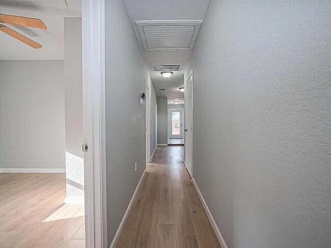 Foto del edificio - 2401 Spence St