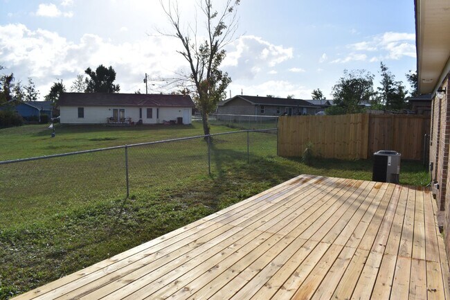 Foto del edificio - Quite peaceful 2 Bed, 1 Bath Duplex in Panama, FL - Perfect for Cozy Living!