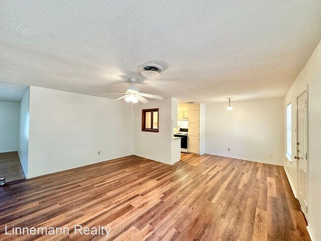 Building Photo - 3 br, 2 bath House - 1202 Crestridge Drive