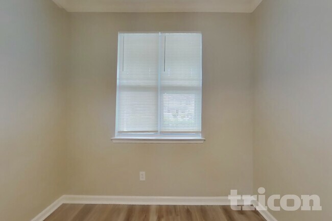 Building Photo - 6300 Ellenwood Dr