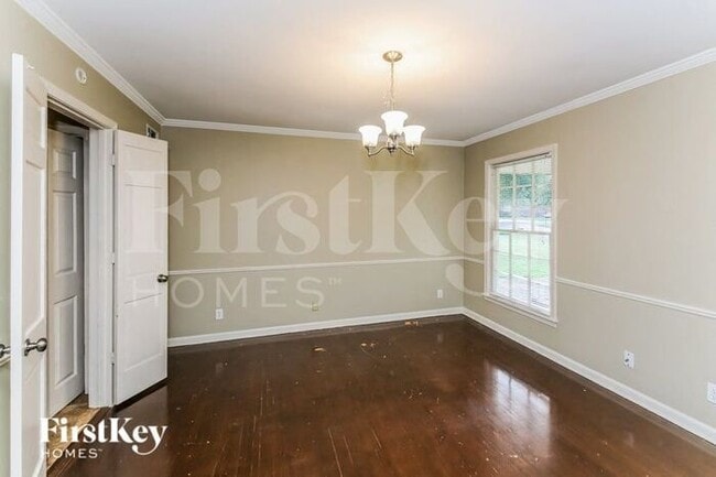Building Photo - 5907 Macleod Dr
