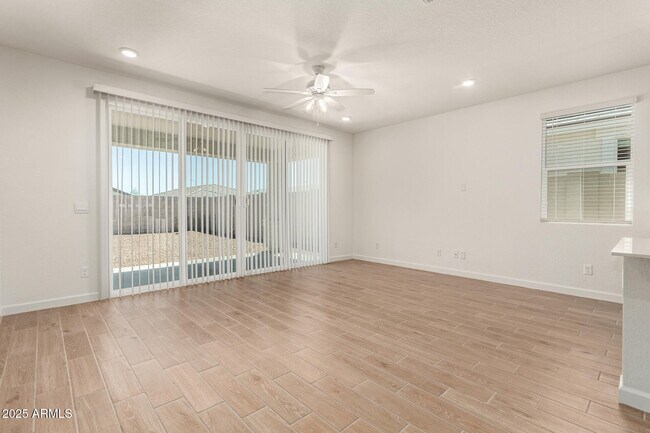 Foto del edificio - 17735 W Msn Ln