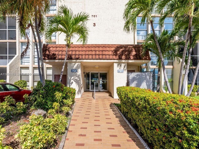 Foto del edificio - 701 Three Islands Boulevard