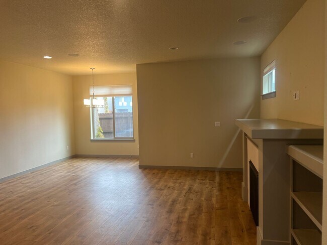 Building Photo - Beautiful, modern 2-story home near Hockin...