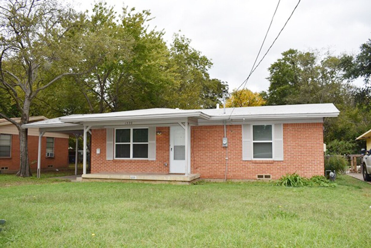 Primary Photo - Lovely 2-1 home in Irving!