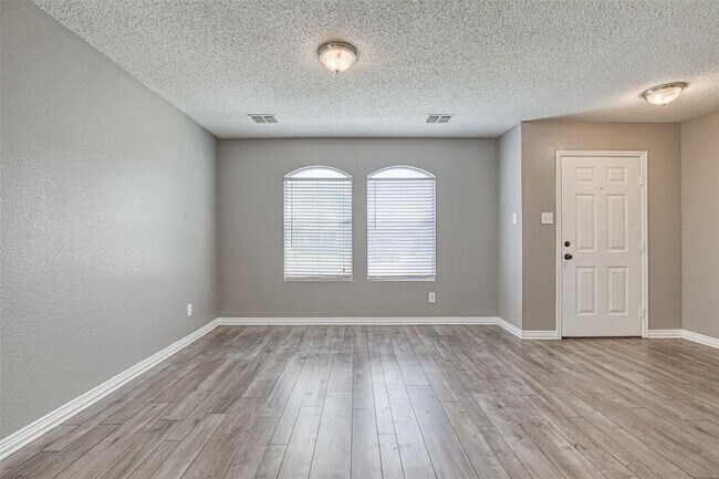 Foto del edificio - 2353 Live Oak Dr