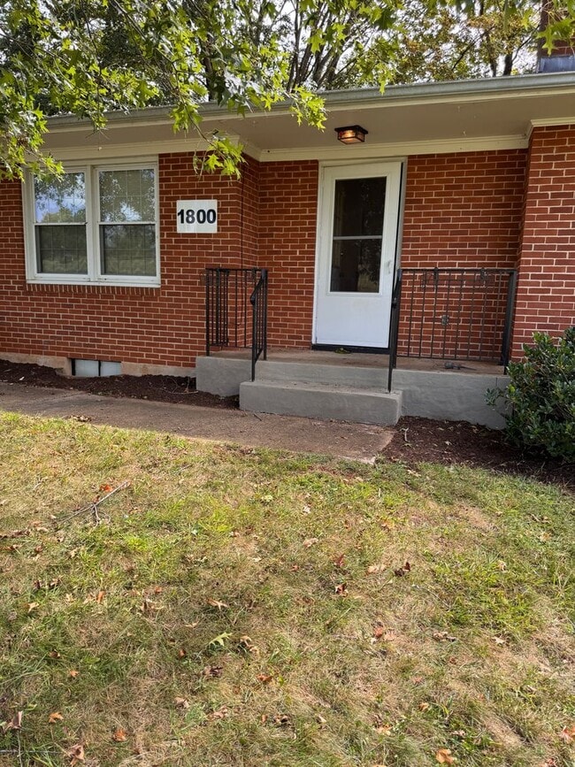 Building Photo - 5 Bedroom || 3 Bathroom Home with All Util...