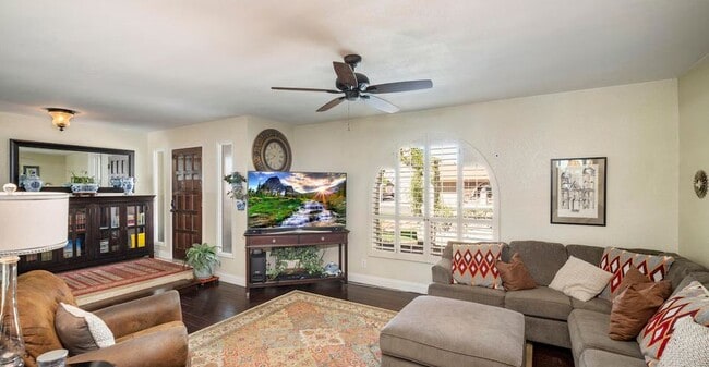 Building Photo - 101 W Tierra Buena Ln