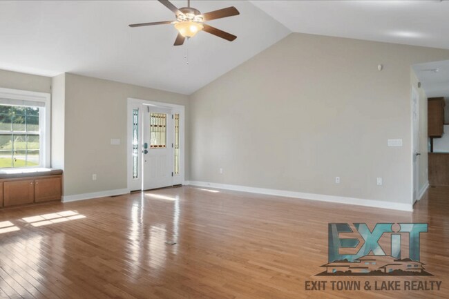 Building Photo - Pristine 3 Bedroom 2 Bath Home in Tanglewo...