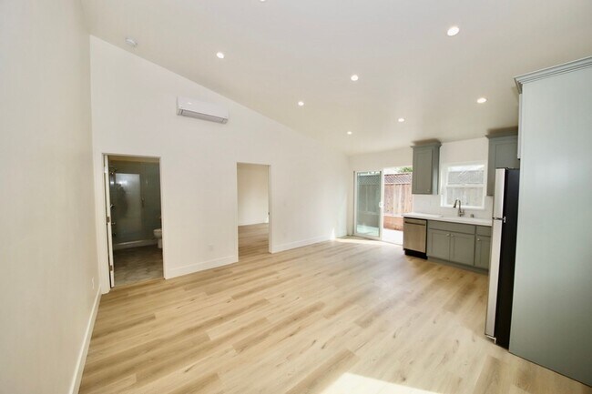 Foto del edificio - New Willow Glen Dream Back Cottage