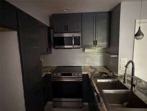 Building Photo - 10110 Forum W Dr