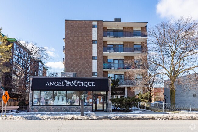 Photo du bâtiment - 190 Queen Street South