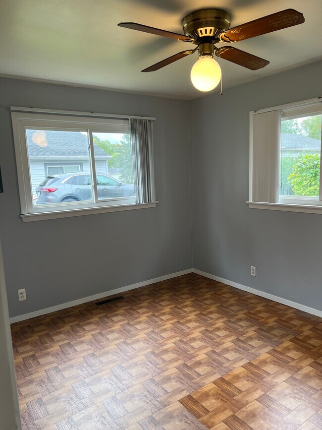 Foto del edificio - 5127 W Elmwood Ave