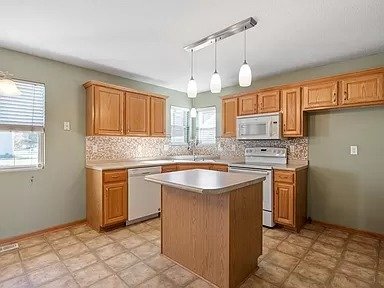 Building Photo - Rental