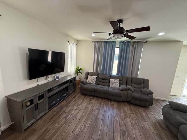 Building Photo - Charming 3-Bedroom Home in Gated Canyon Co...