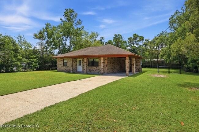 Building Photo - 815 Amar St