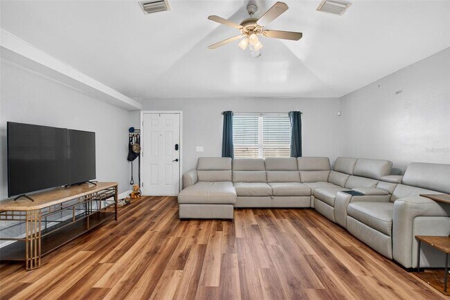 Building Photo - 2174 19th Ave SW