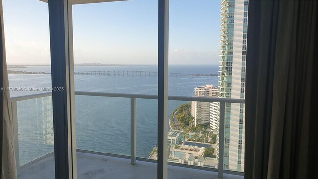 Foto del edificio - 1155 Brickell Bay Dr
