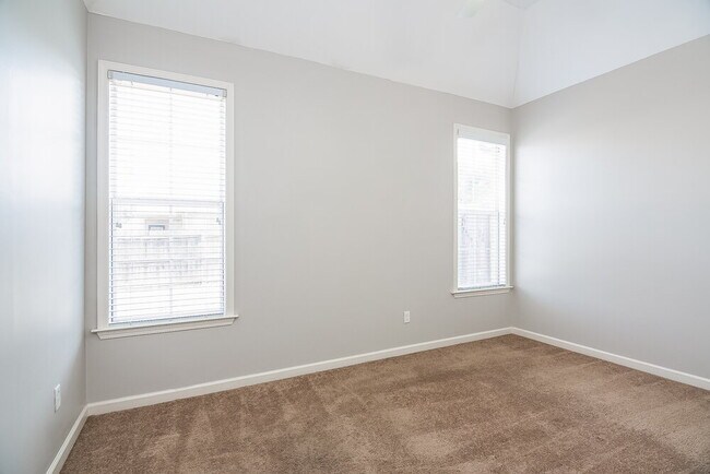 Foto del edificio - 4902 Longleaf Oak Cove