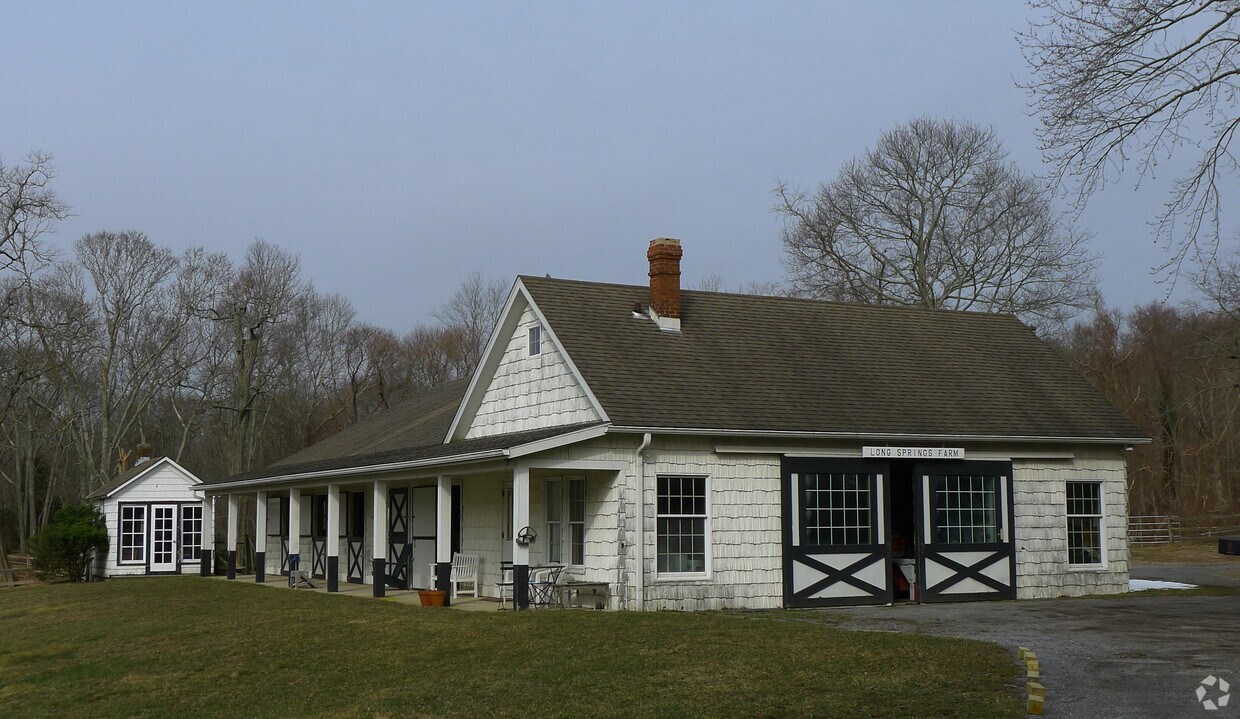 125 Private Rd, Southampton, NY 11968 Apartments in Southampton, NY