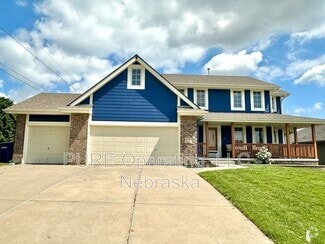 Building Photo - 4716 Sierra St
