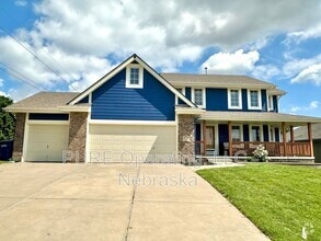 Building Photo - 4716 Sierra St