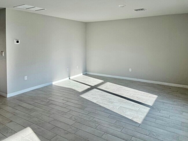 Building Photo - 5029 S Rosebud Cir