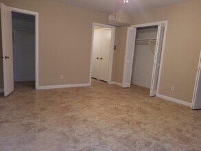 Building Photo - 9031 Rue Cambon St