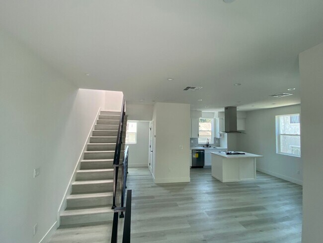 Foto del edificio - 419 S Eucalyptus Ave