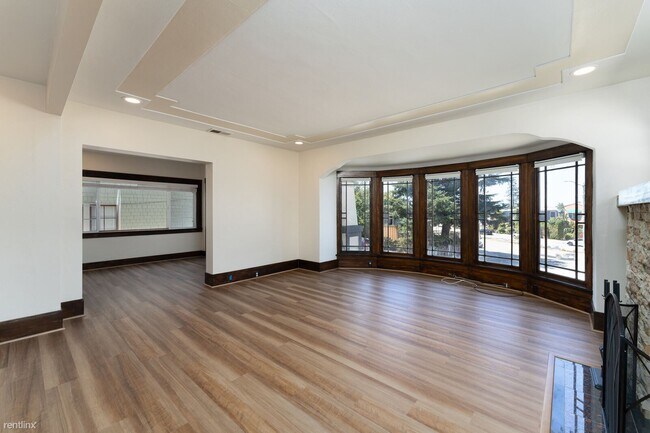 Foto del edificio - 3 br, 2.5 bath House - 3890 Brighton Avenue