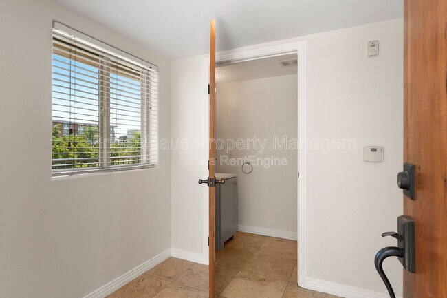 Foto del edificio - 801 W Hawthorn St