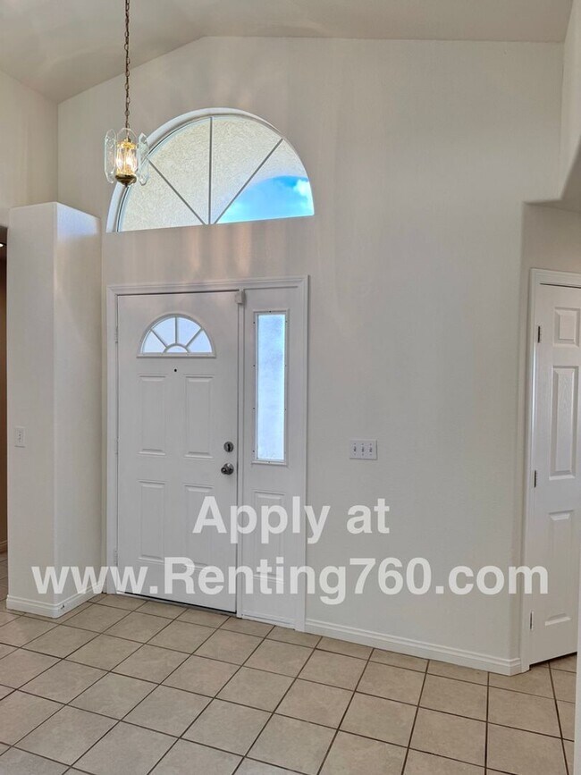 Foto del edificio - Spacious 4 Bed Home in Copper Hills Neighb...