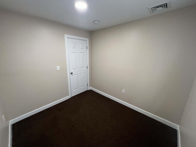 Foto del edificio - 562 Summer St
