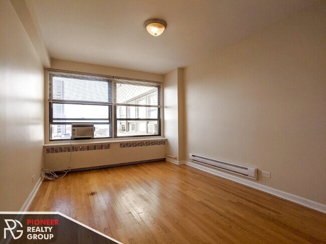 Foto del edificio - 4180 N Marine Dr