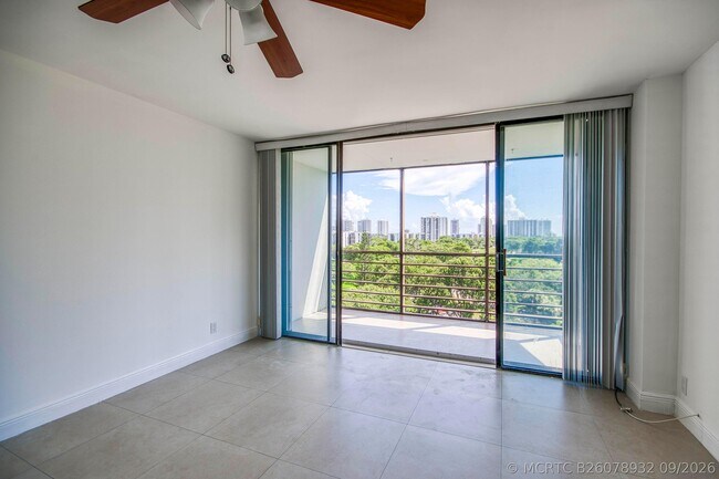 Building Photo - 20400 W Country Club Dr
