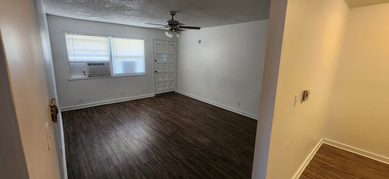 Foto principal - 802 W Main St