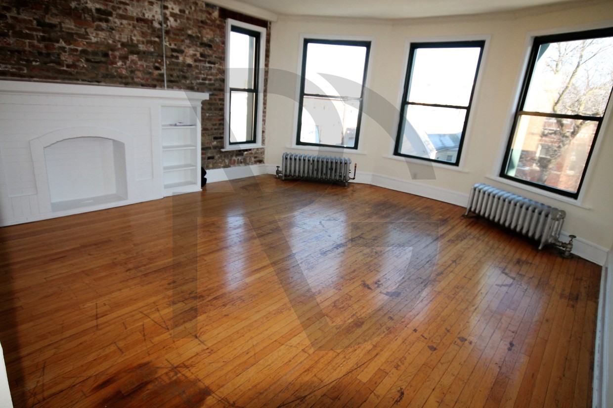 Primary Photo - 2330 N Spaulding Ave