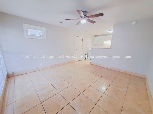 Building Photo - Cozy 2 bedroom apartment in Historic Rossv...
