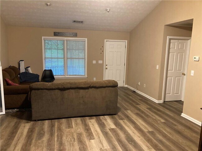 Foto del edificio - 200 High Ridge Ln