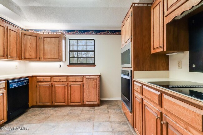 Building Photo - 101 Chateau Pl