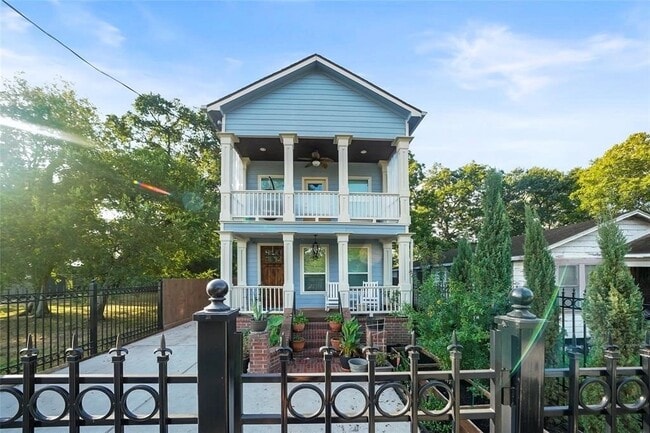 Photo - 1420 E 31st St House