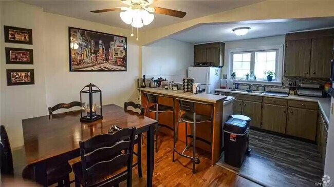 Building Photo - 2711 Sheridan Dr