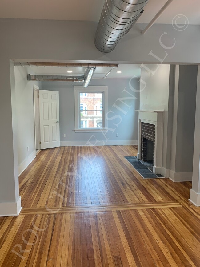 Building Photo - 965 Monroe Ave