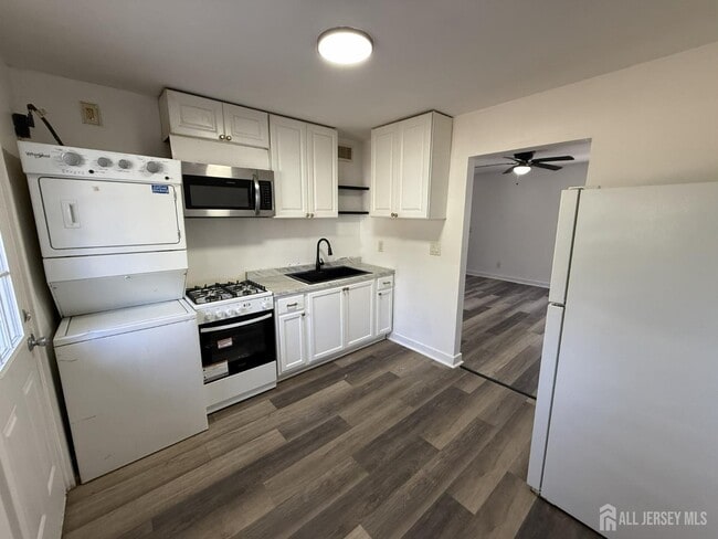 Building Photo - 1060 Terrace Blvd