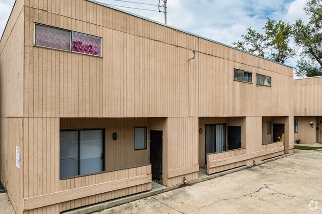Building Photo - Pepper Tree Apartments